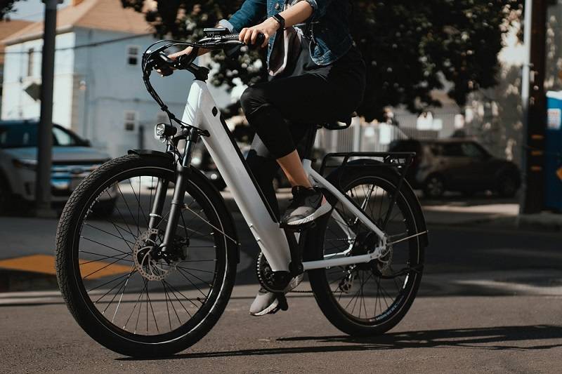 バッテリー電圧が電動自転車のパフォーマンスに与える影響